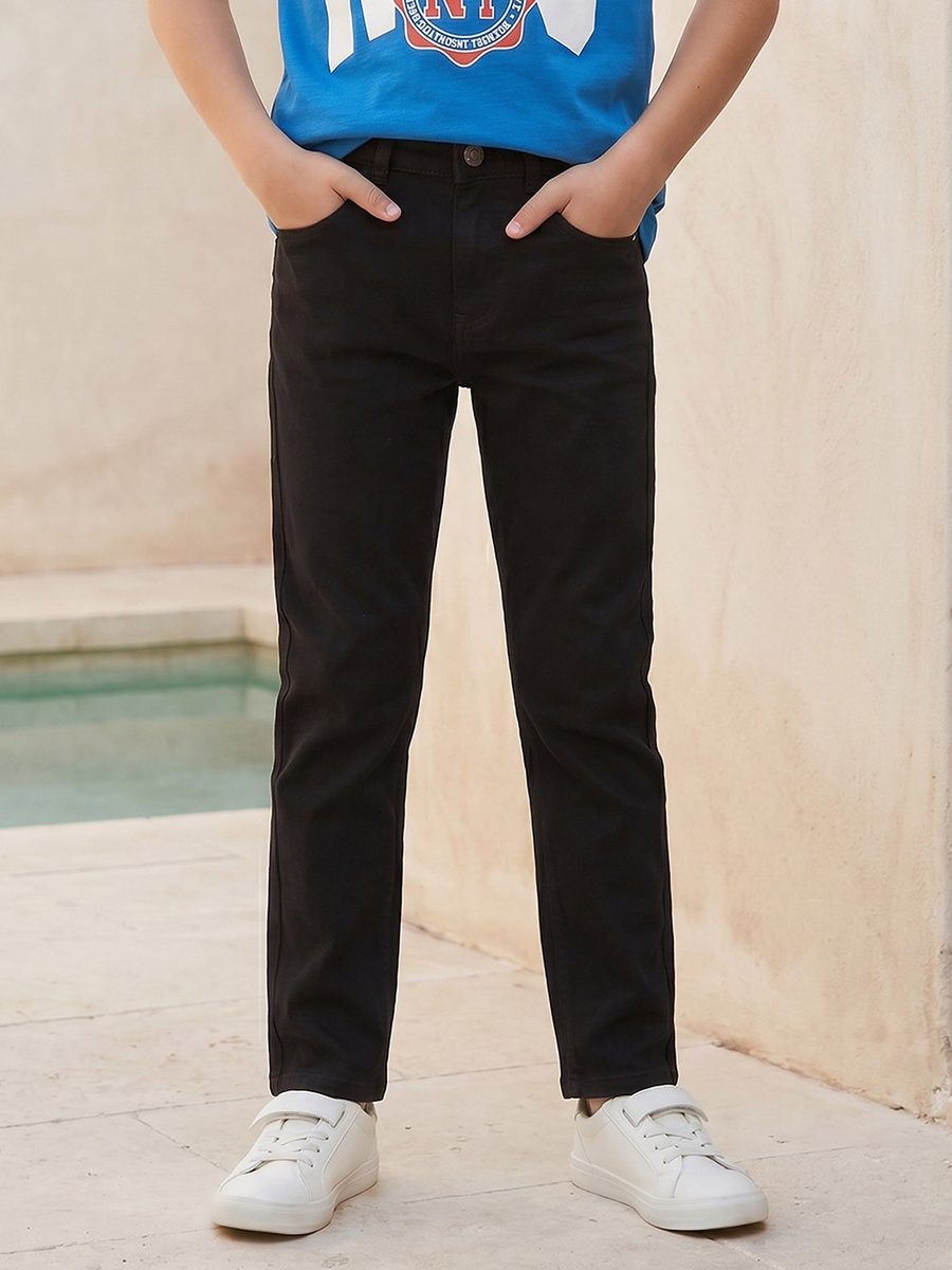 Mid-Rise Jeans with Pockets