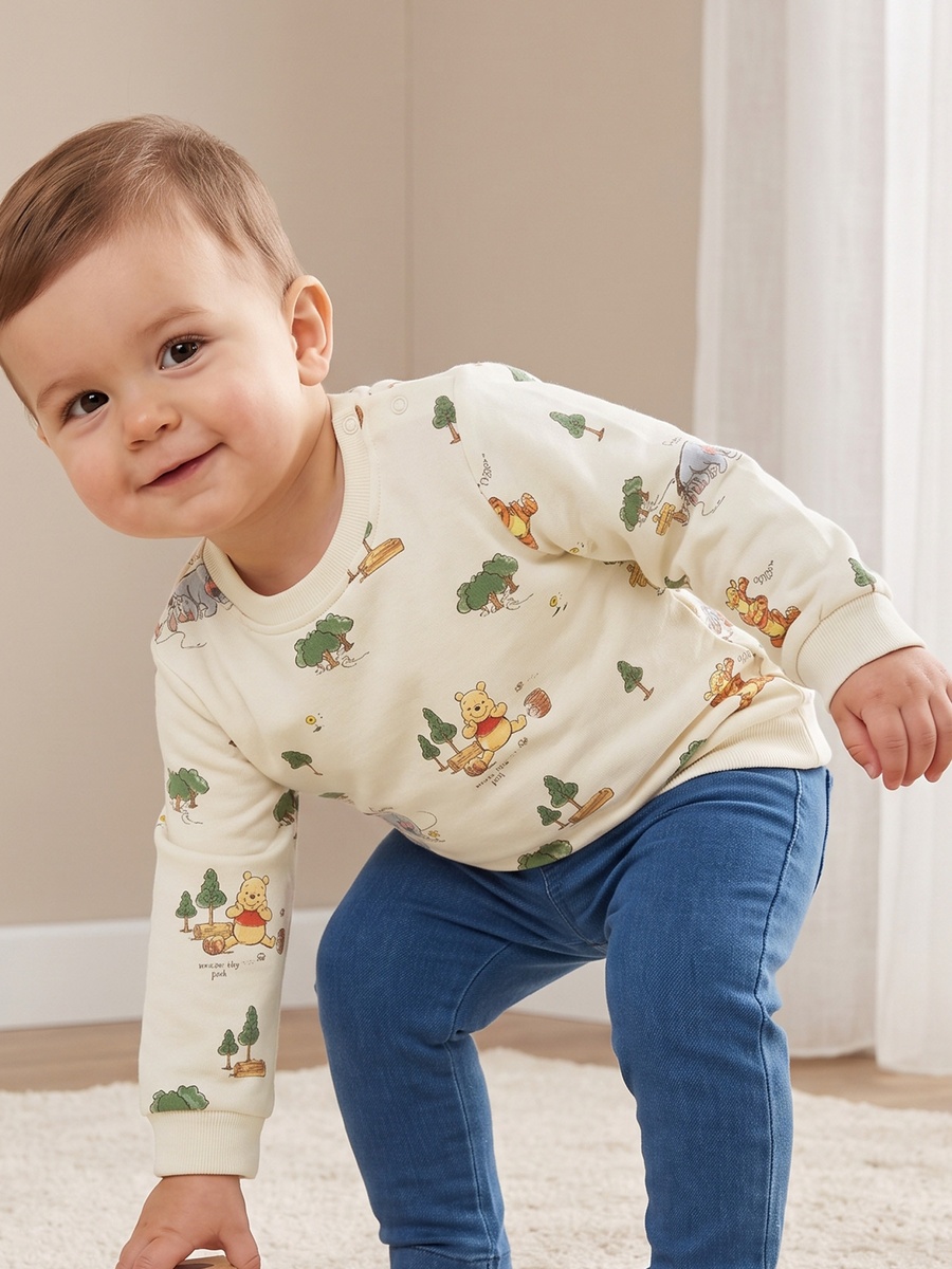 Winnie the Pooh Print Sweatshirt with Long Sleeves