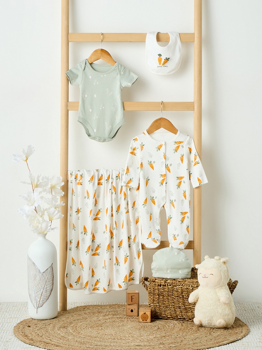 Set of 5 Clothing Gift Set with Carrot Print