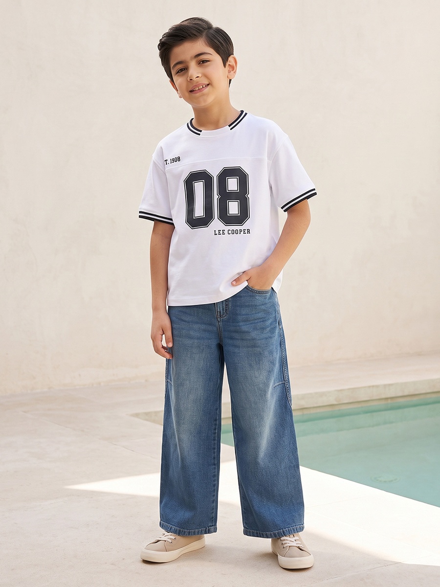 Mid-Rise Jeans with Pockets