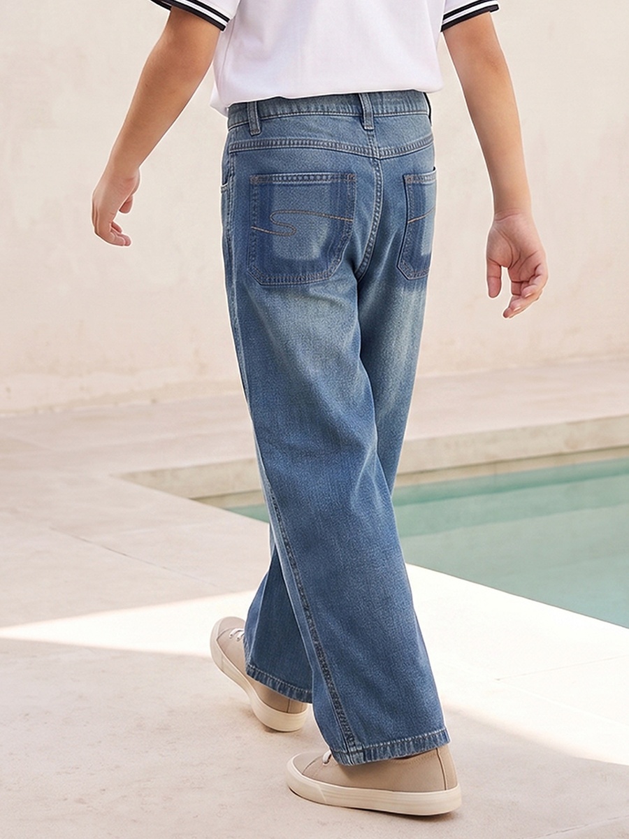 Mid-Rise Jeans with Pockets