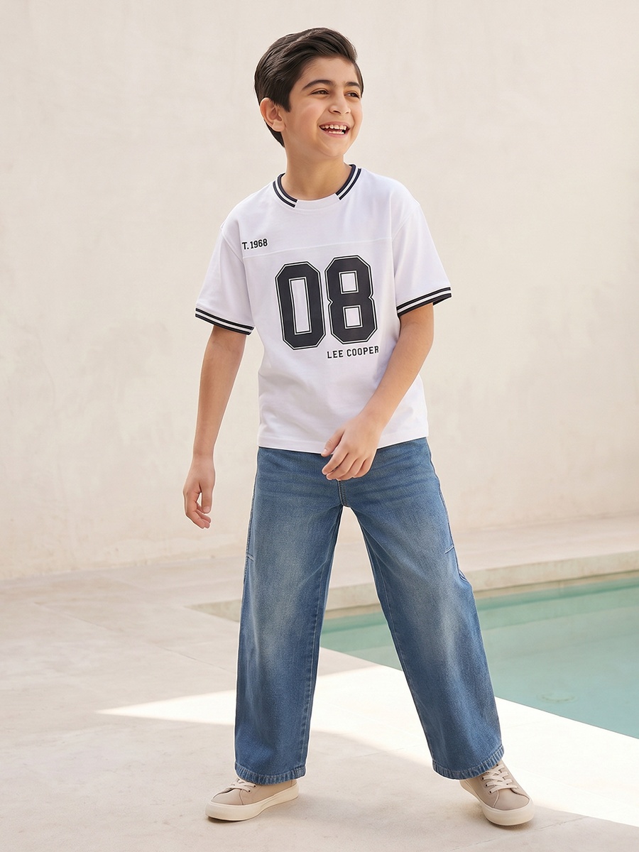 Mid-Rise Jeans with Pockets