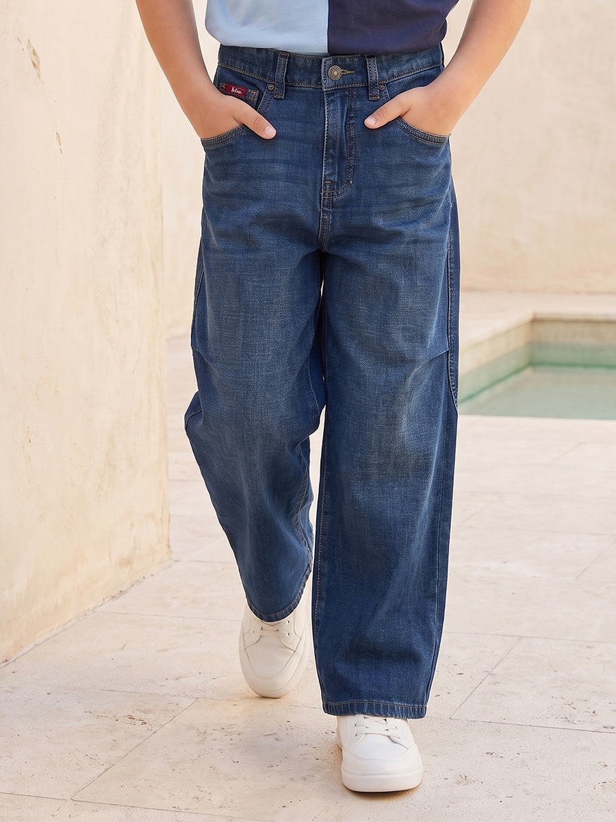 Mid-Rise Jeans with Pockets