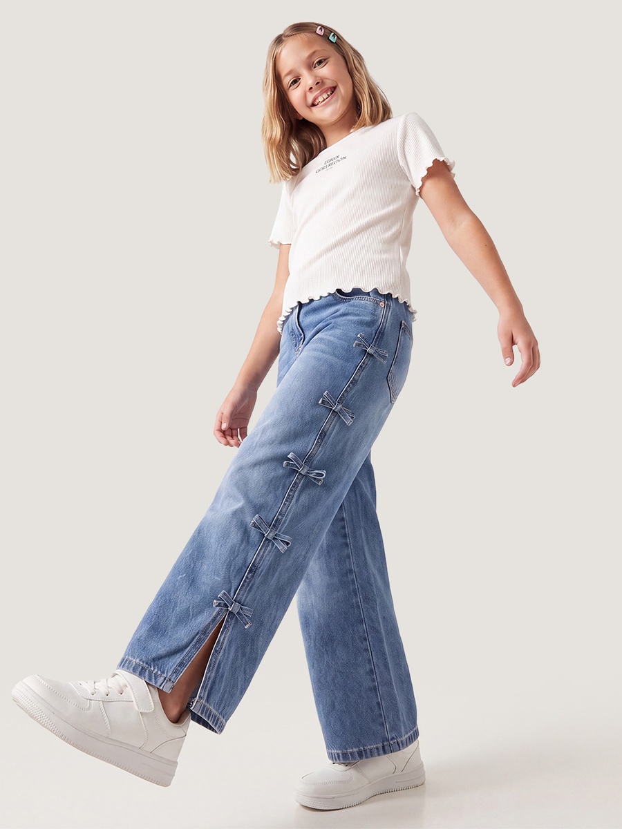 Mid-Rise Jeans with Bow and Slit Detail