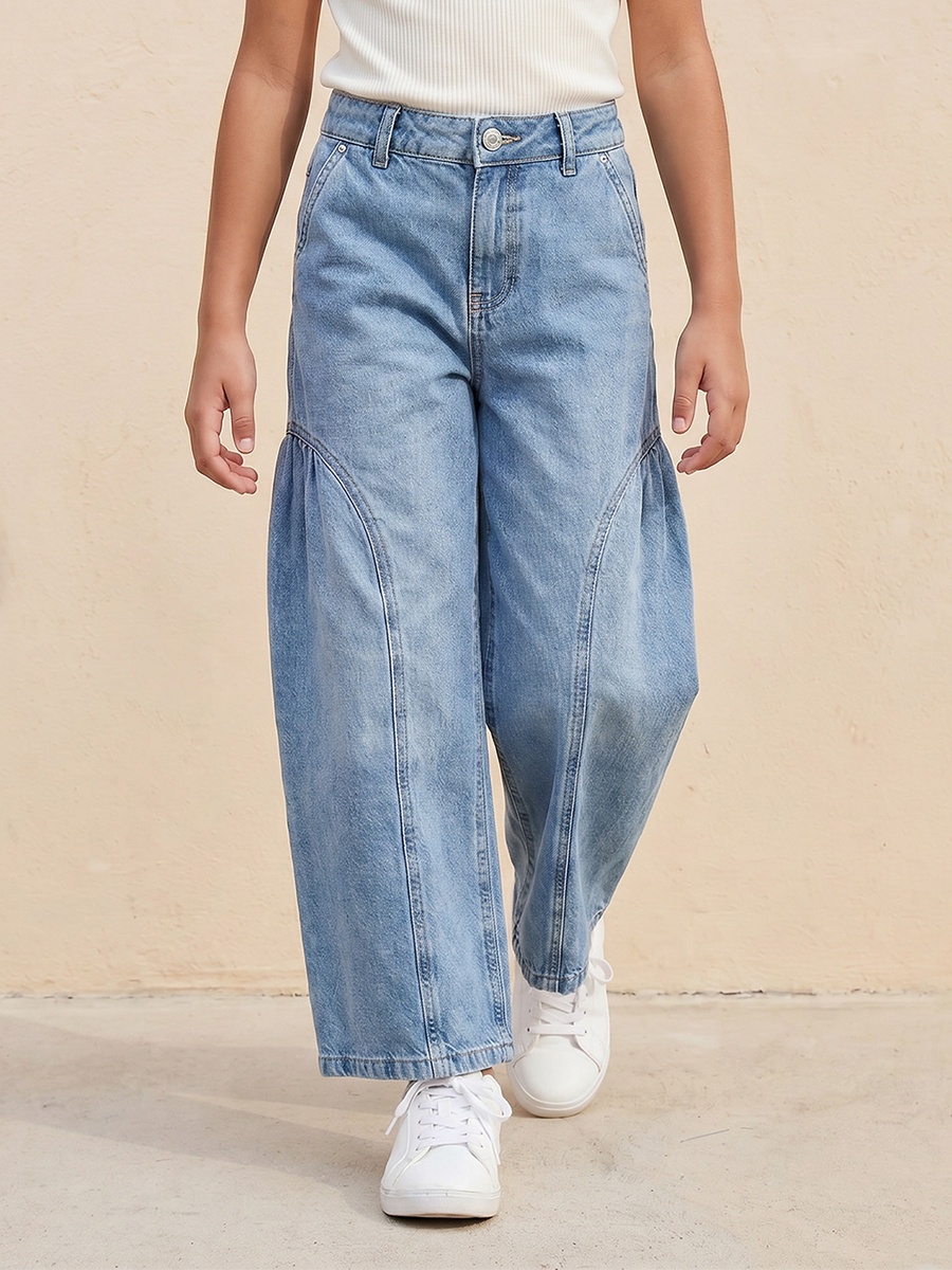Mid Rise Jeans with Panelled Design