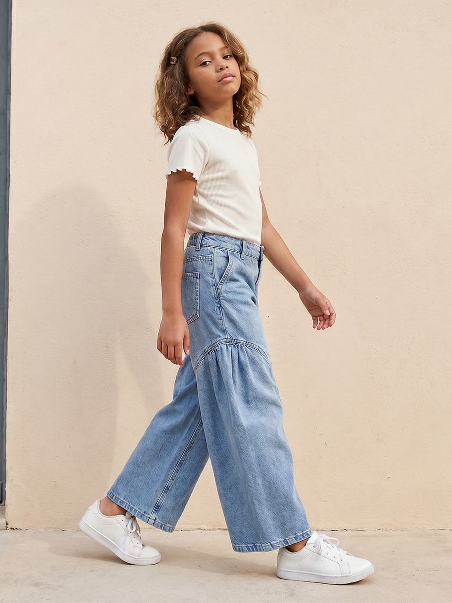 Mid Rise Jeans with Panelled Design
