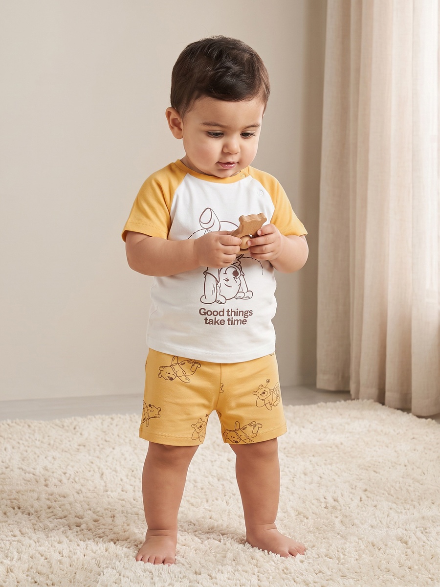 Crew Neck Short Sleeves T-Shirt and Shorts Set with Winnie The Pooh Print