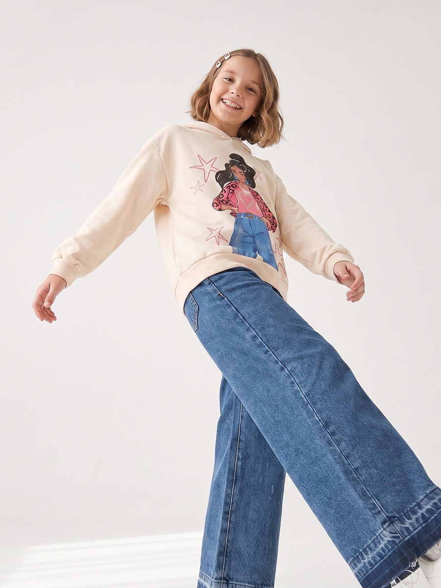 Fashion Girl Print Hooded Sweatshirt with Long Sleeves