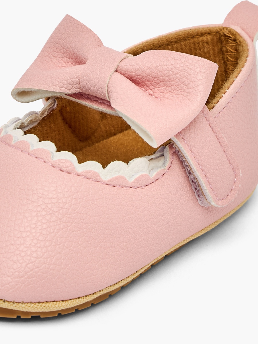 Mary Jane Shoes with Bow Accent