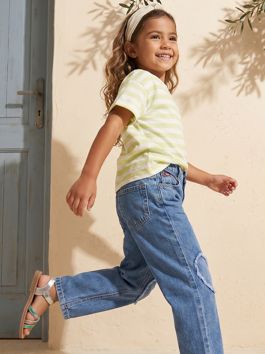Crew Neck Short Sleeves T-Shirt with Heart Embellishment