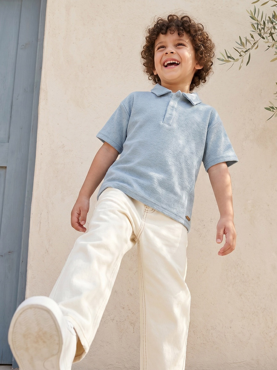 Collared Short Sleeves T-Shirt with Textured Design