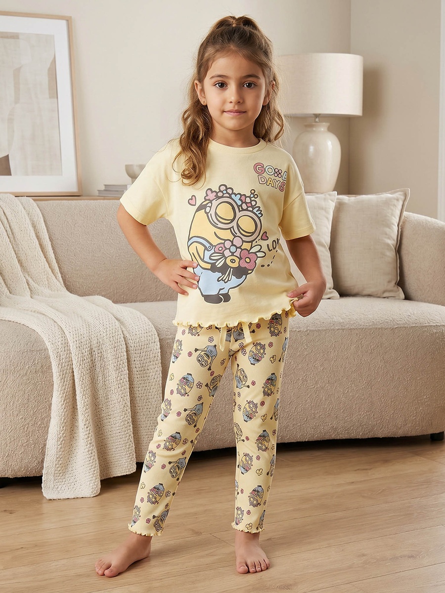 Cotton Crew Neck Short Sleeves Pyjama Set with Minions Print