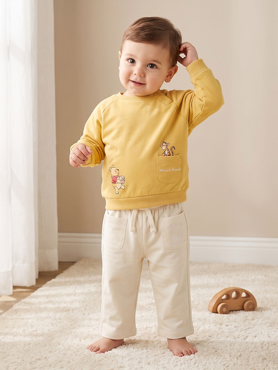 Crew Neck Long Sleeves Sweatshirt and Trousers Set with Winnie the Pooh Print