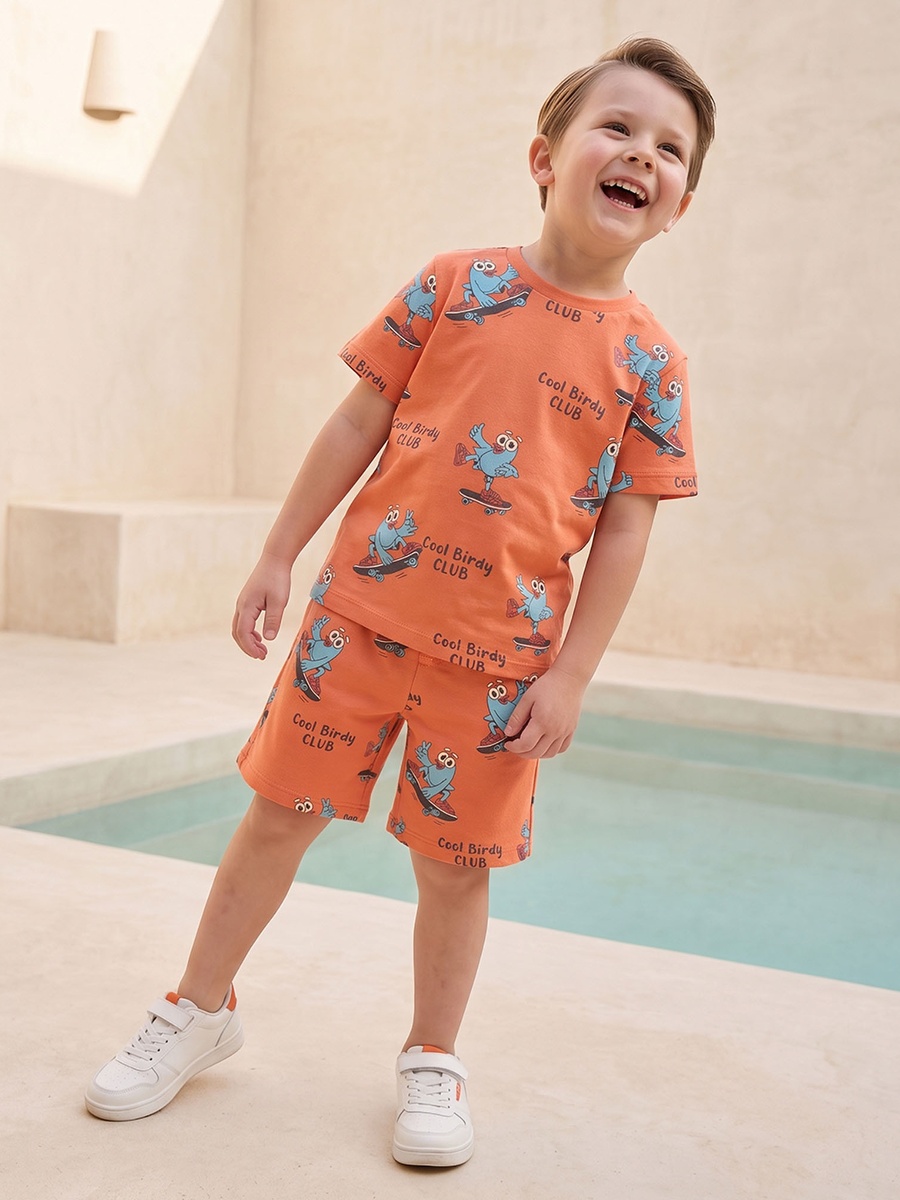 Crew Neck Short Sleeves T-Shirt and Shorts Set with Graphic Print