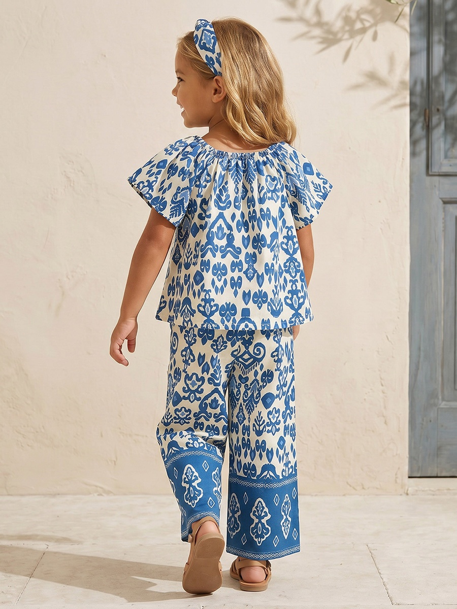 مجموعة من بنطال وبلوزة بيبلوم بياقة مربعة وأكمام قصيرة ونمط مموج