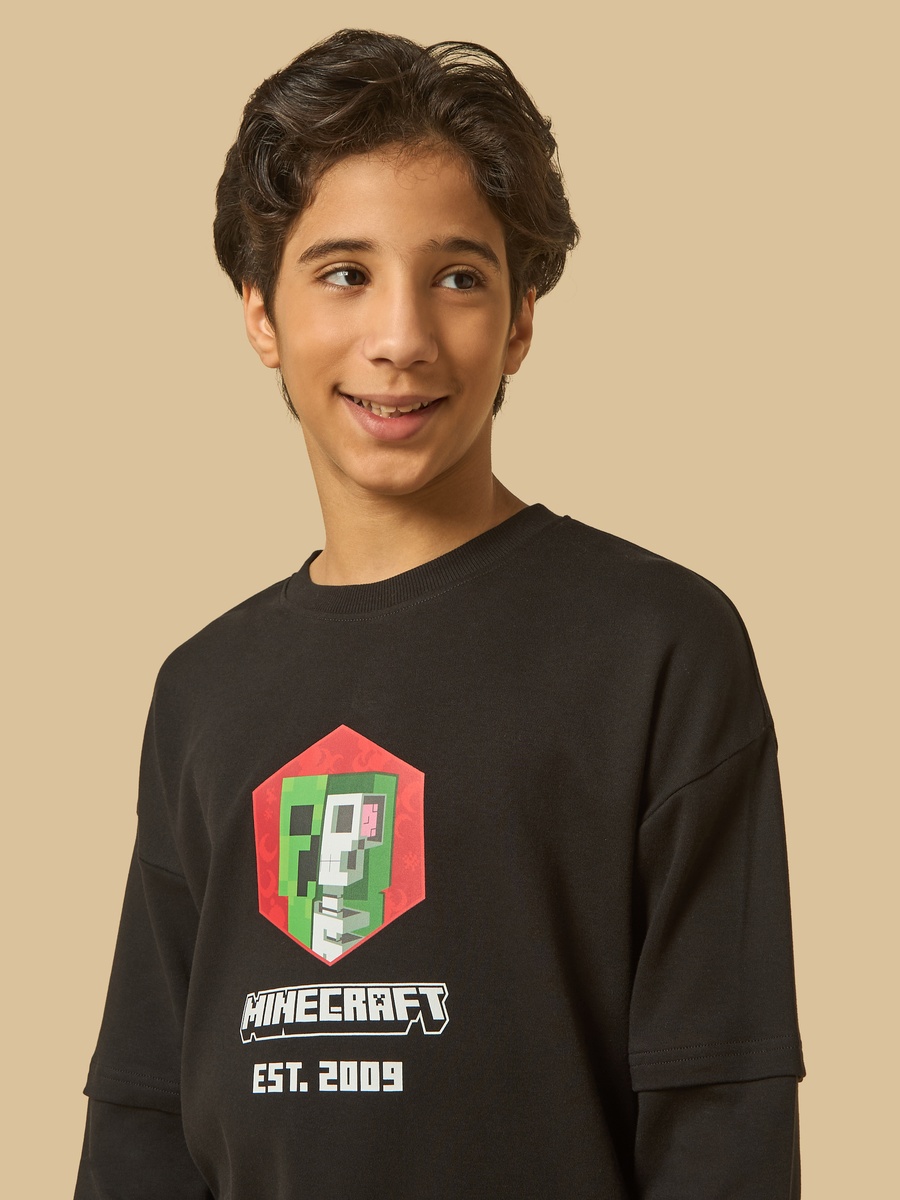 تيشيرت بأكمام دكتور وطبعة ماينكرافت