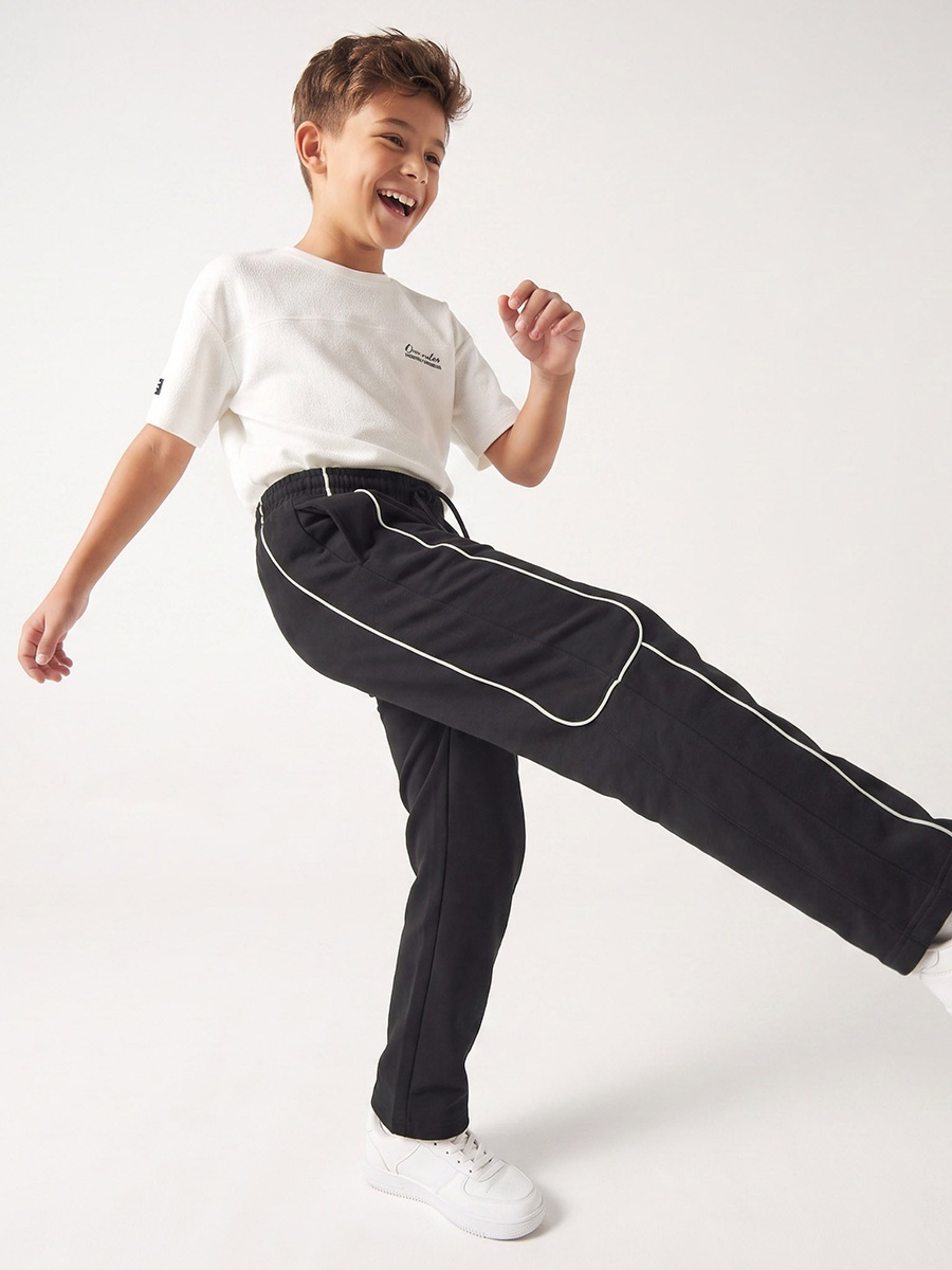 بنطال رياضي بخصر مطاطي برباط وجيوب