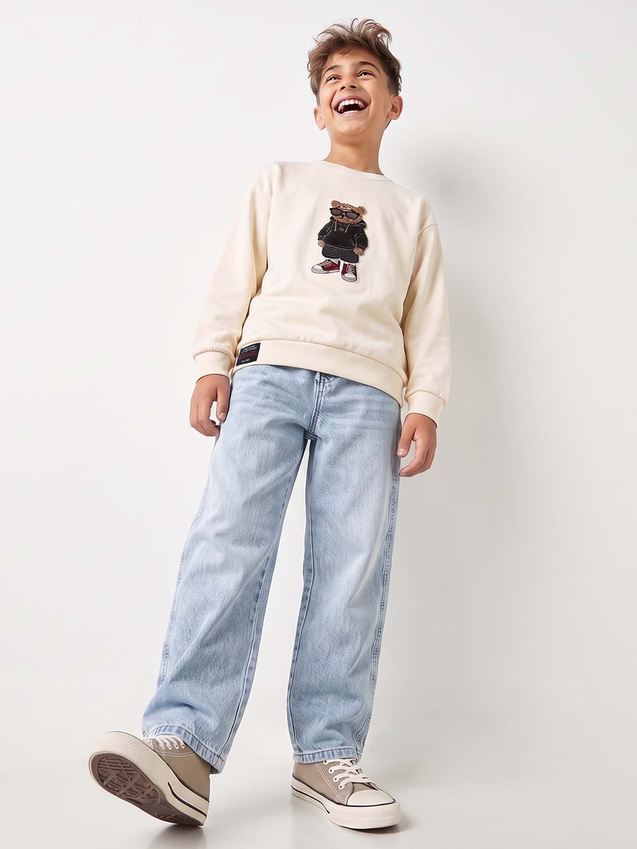 Crew Neck Long Sleeves Sweatshirt with Bear Applique