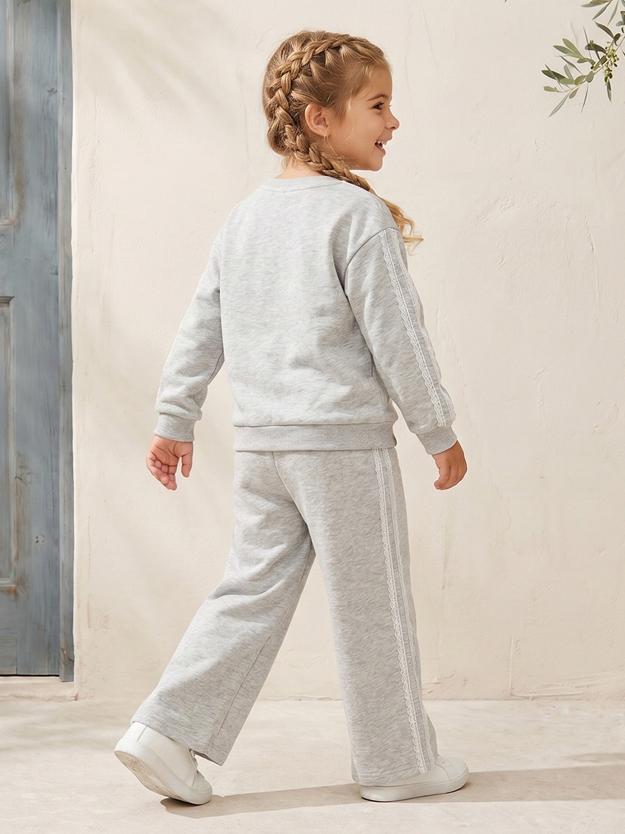 Crew Neck Long Sleeves Sweatshirt and Joggers Set with Heart Applique