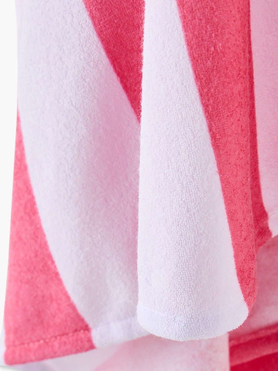 Round Neck Sleeveless Swimsuit with Towel and Sunglasses