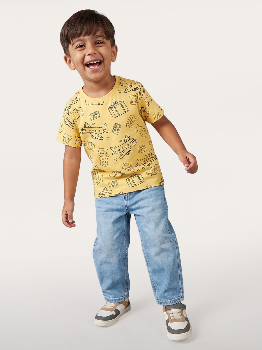 Crew Neck Short Sleeves T-Shirt with Travel Print