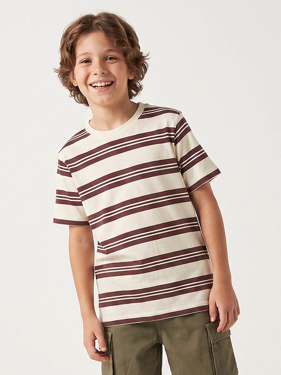 Crew Neck Short Sleeves T-Shirt with Skateboard Print