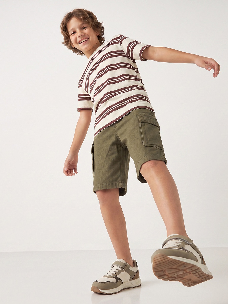 Crew Neck Short Sleeves T-Shirt with Skateboard Print