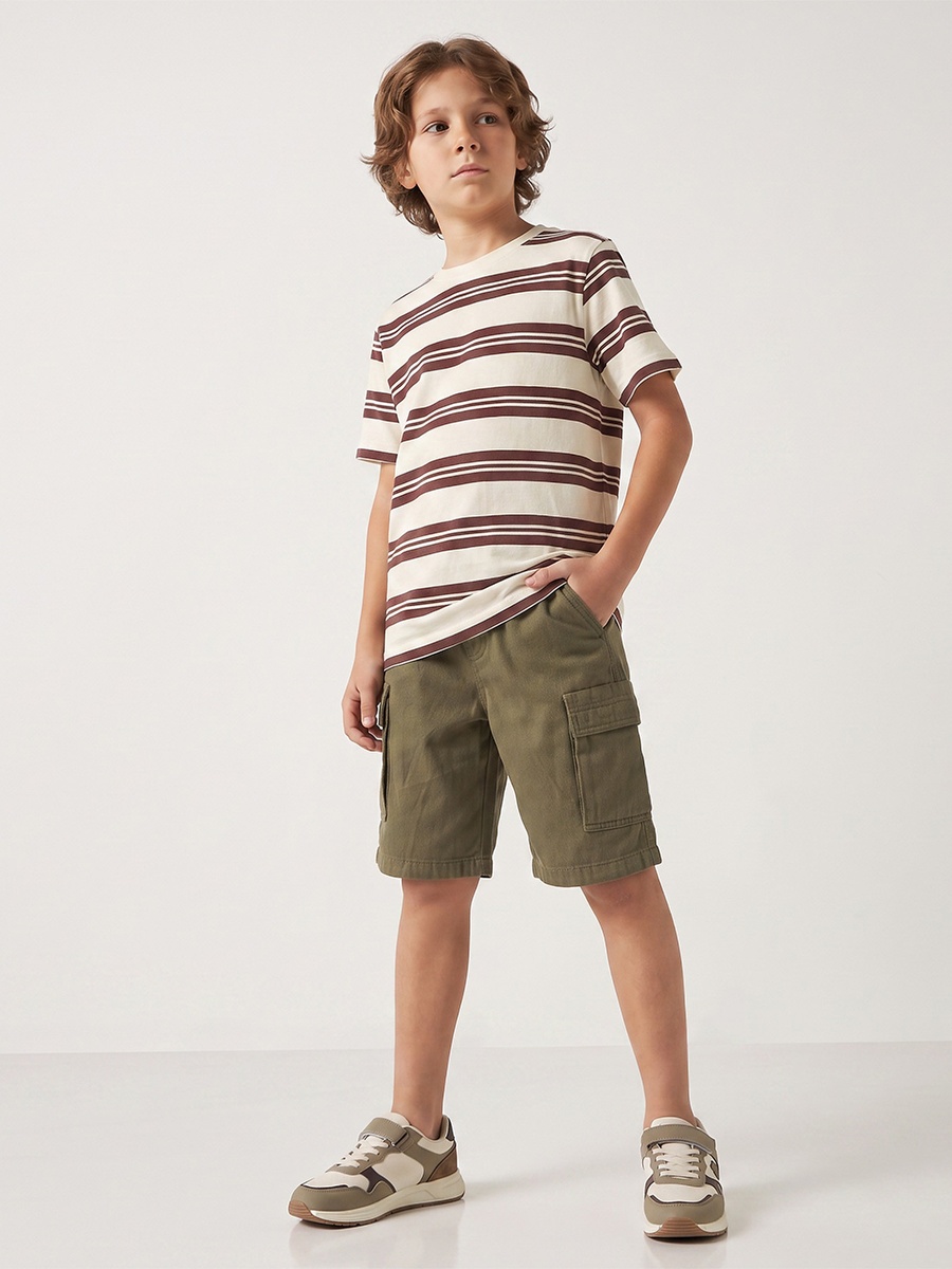 Crew Neck Short Sleeves T-Shirt with Skateboard Print