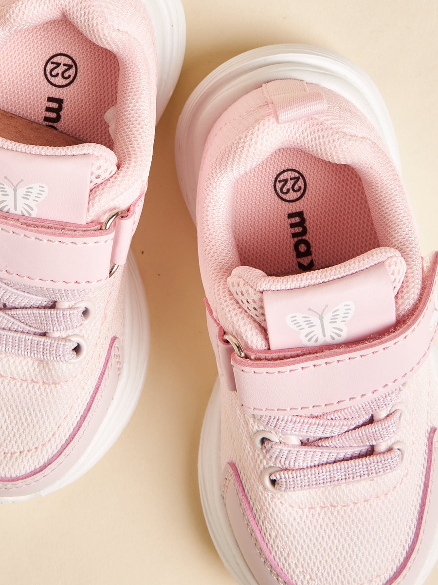 Butterfly Print Sports Shoes with Hook and Loop Closure