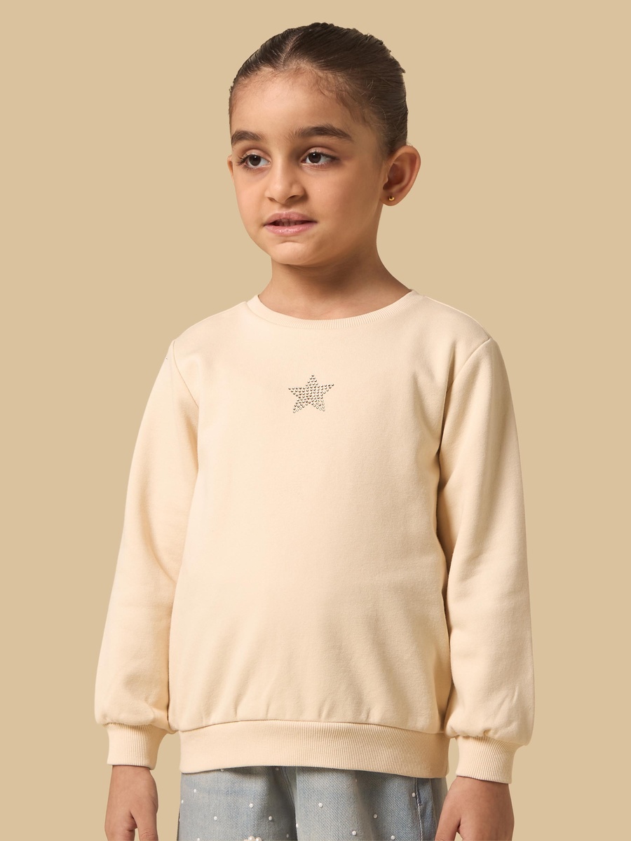 سويتر مزين بقلوب
