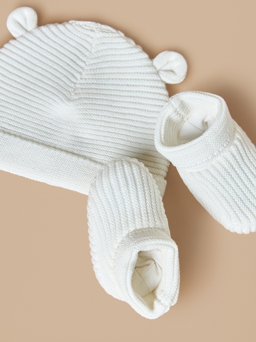 Juniors Ribbed Beanie Cap and Booties Set