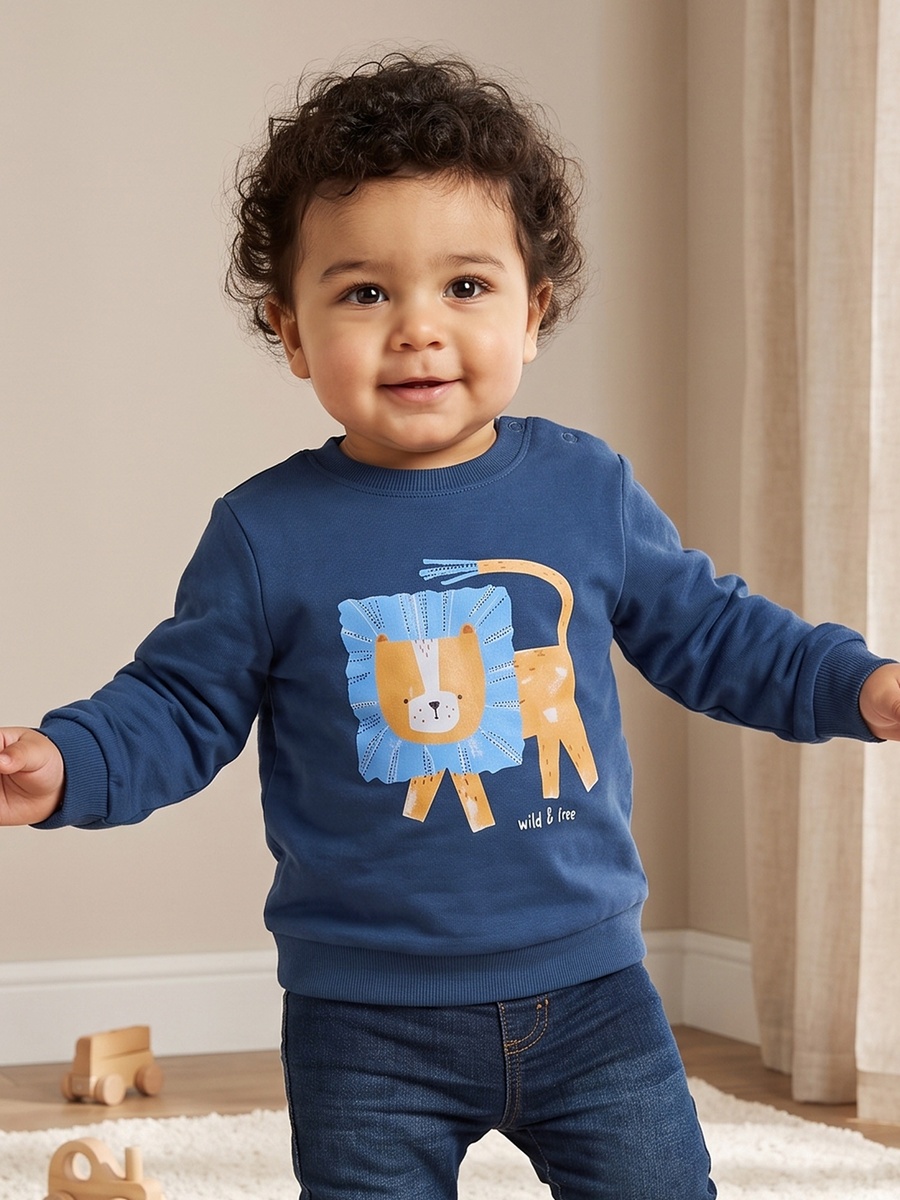 Juniors Round Neck Sweatshirt with Lion Print