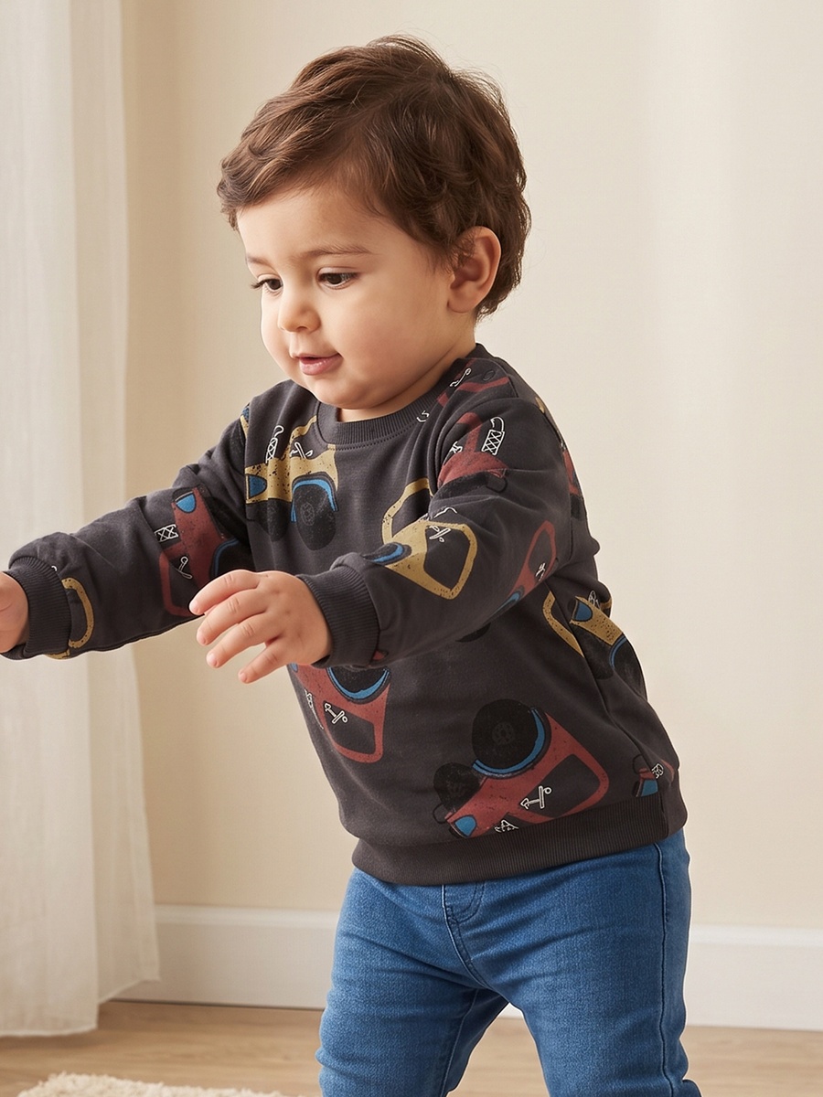 Juniors Round Neck Sweatshirt with Lion Print