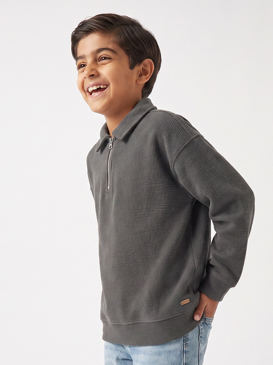 Eligo Collared Sweatshirt with Zip Closure