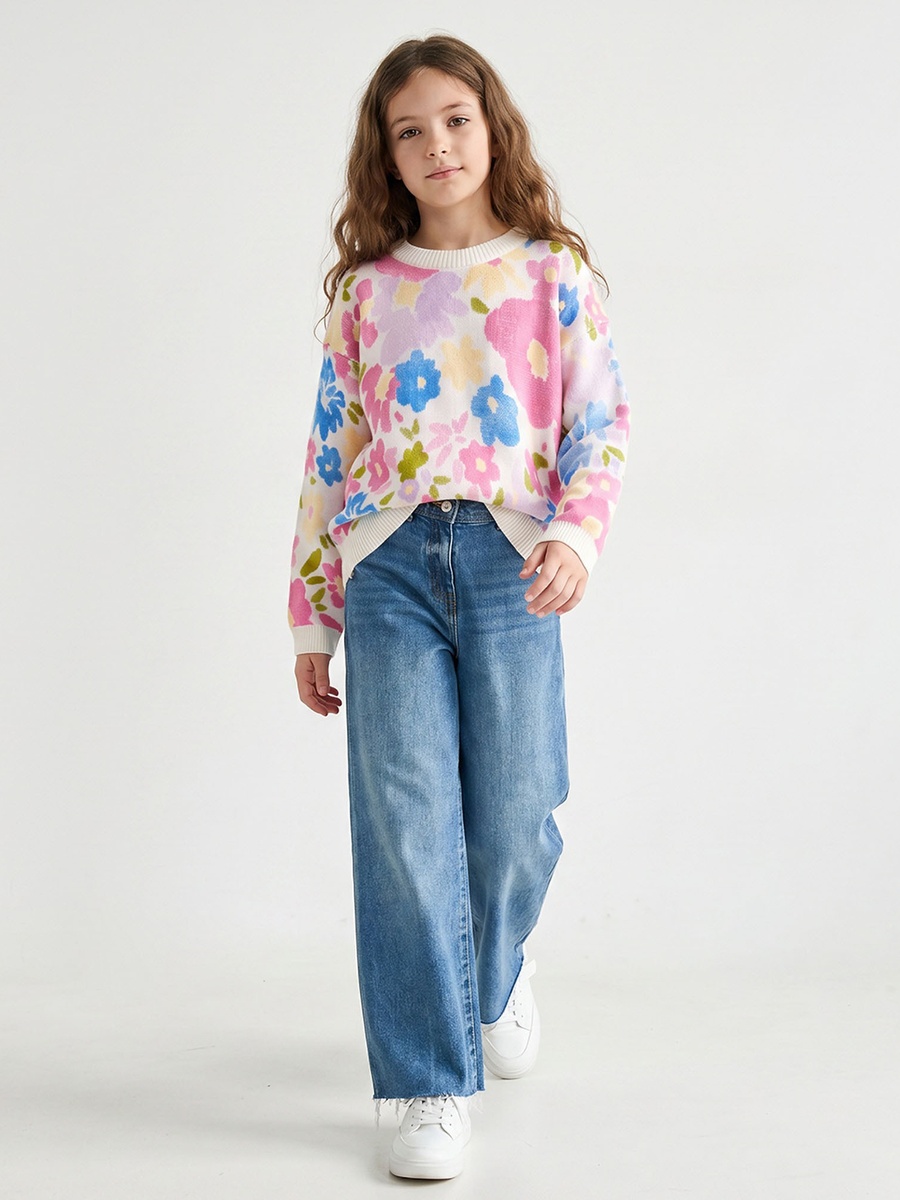 Juniors Crew Neck Sweater with Floral Print