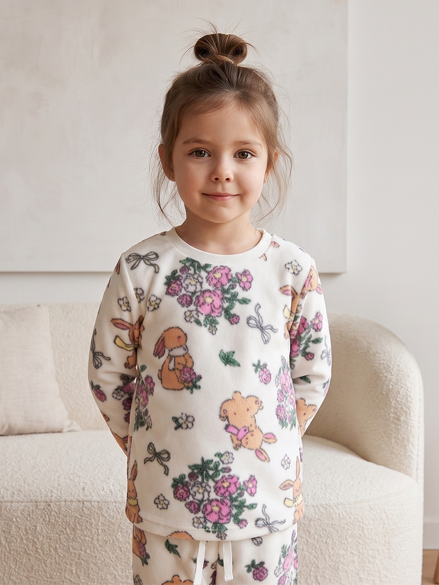طقم بيجاما بياقة دائرية وأكمام طويلة وطبعة أرنب