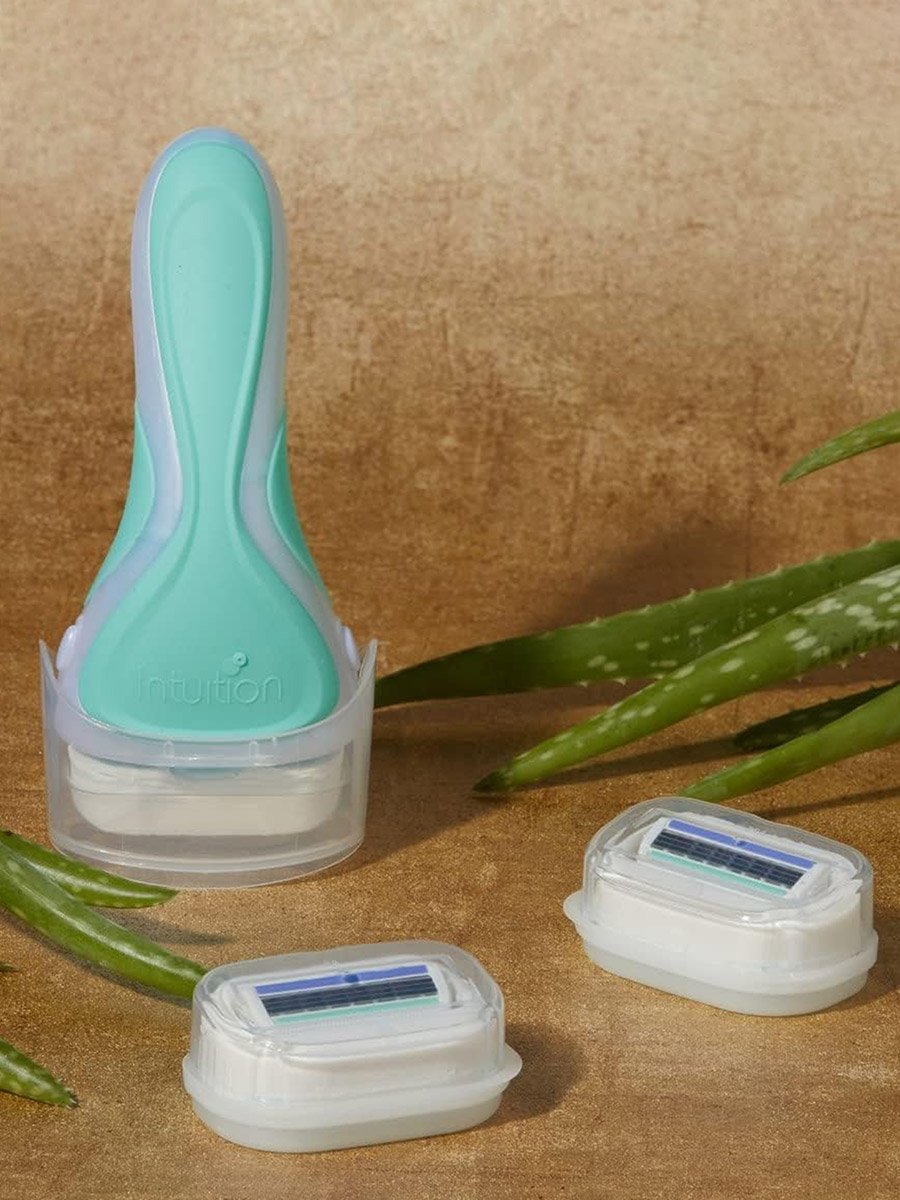 Intuition Sensetive Core Razor 4 Blades + 2 Cartridges