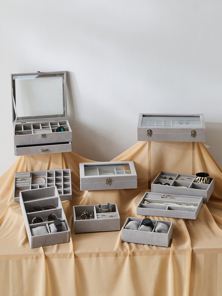 Velour 3-Compartment Jewellery Tray with 3 Pillows for Watches
