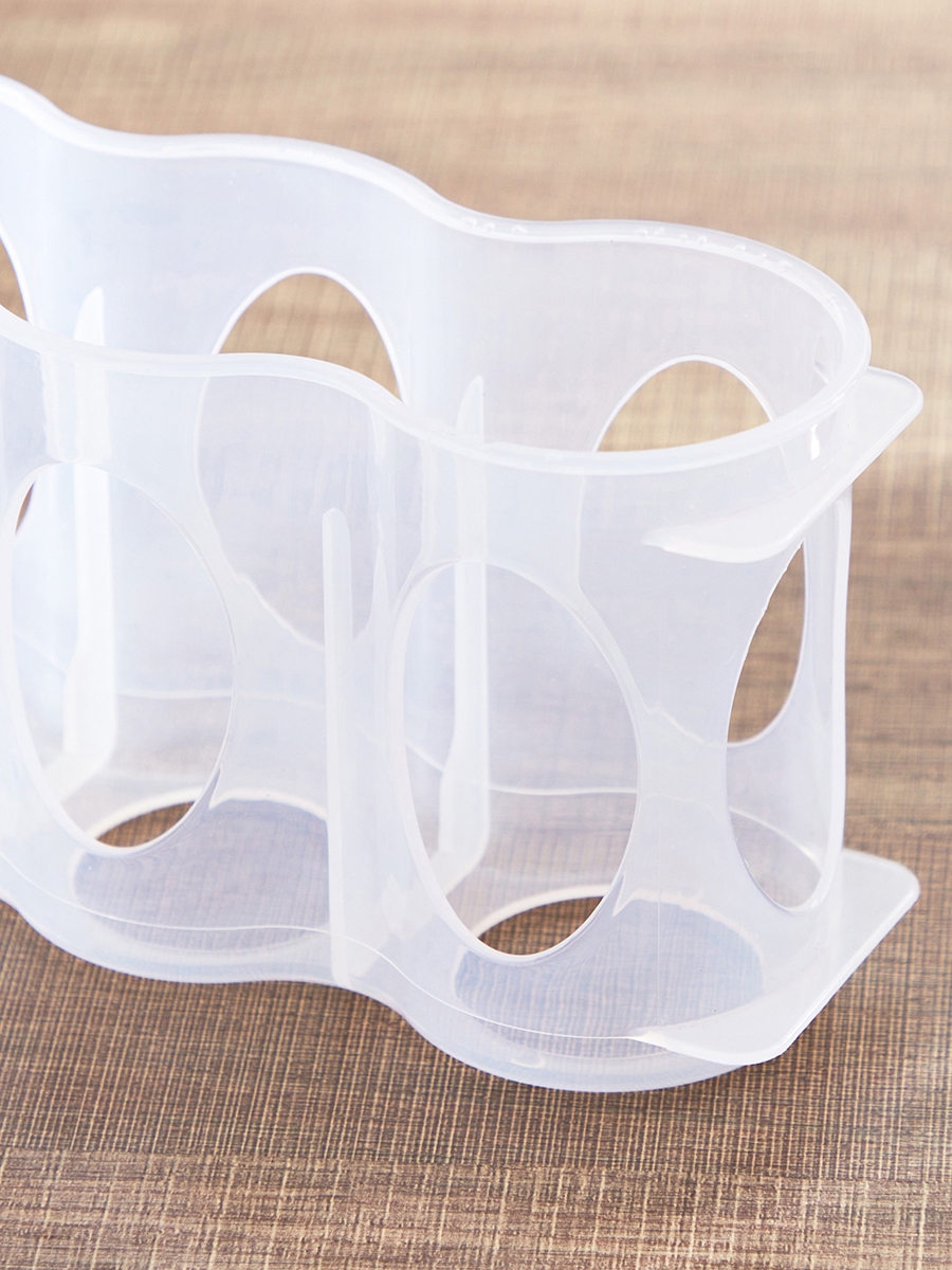 Cutout Detail 4-Section Can Holder with Handle