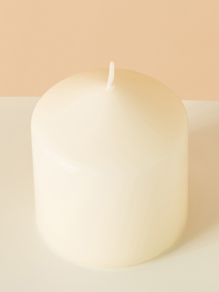 شمعة عمودية غير معطرة من إسينشيالز - 7 سم