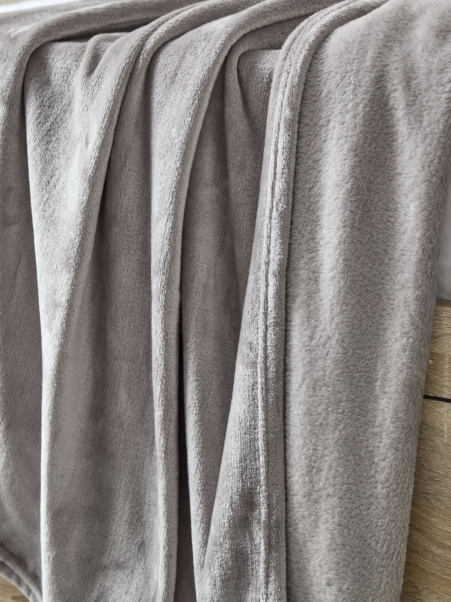 Nova Solid Flannel Twin Blanket - 140x200 cm