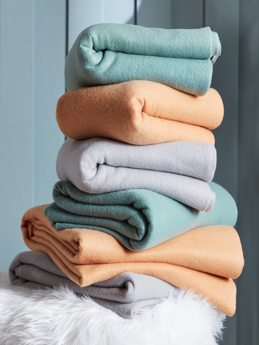 Atlanta Solid Recycled Polar Fleece Throw - 120x160 cm