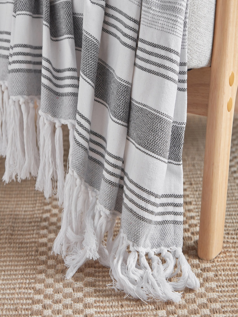 Austin Cotton Woven Throw - 127x152 cm