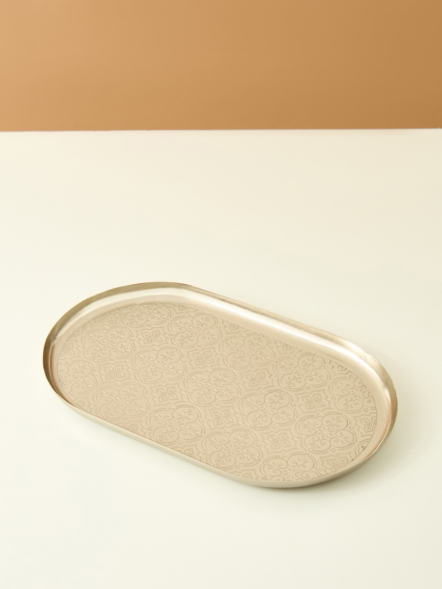 Elevated Textured Oval Tray - 25x16 cm