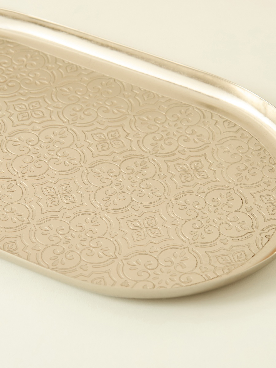 Elevated Textured Oval Tray - 25x16 cm