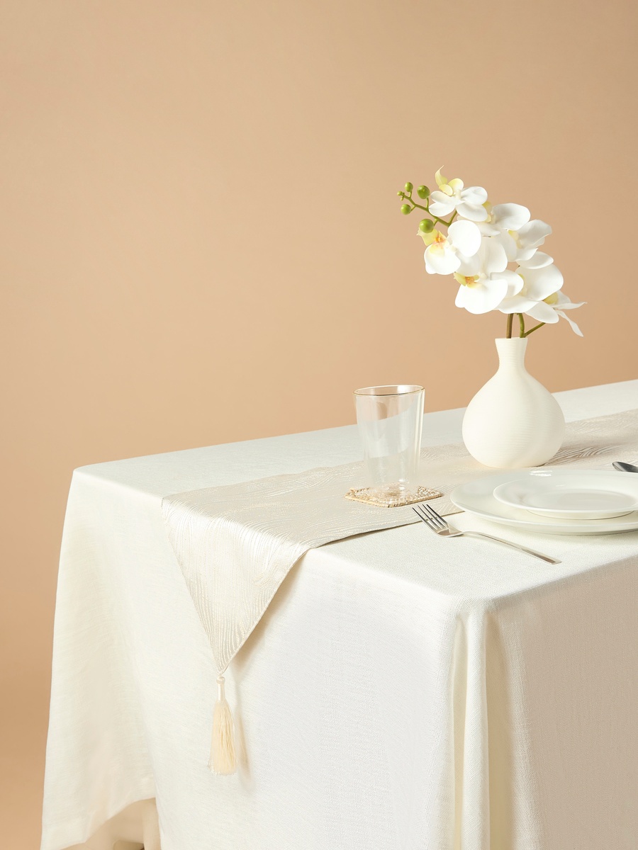 مفرش طاولة بارز الملمس - 33*260 سم