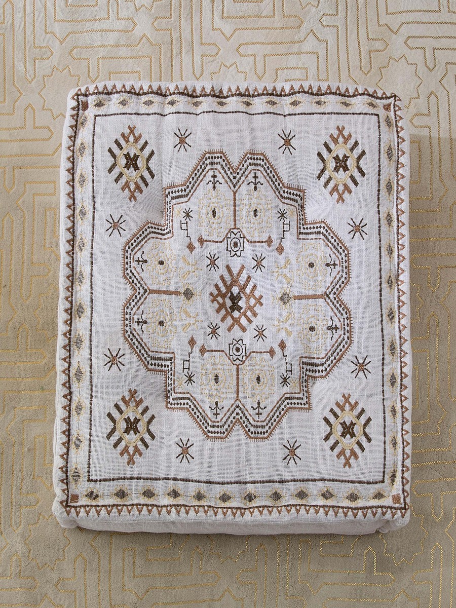 وسادة أرضية ميداليون مطرزة من مهرجان زهرة - 60*60*12 سم