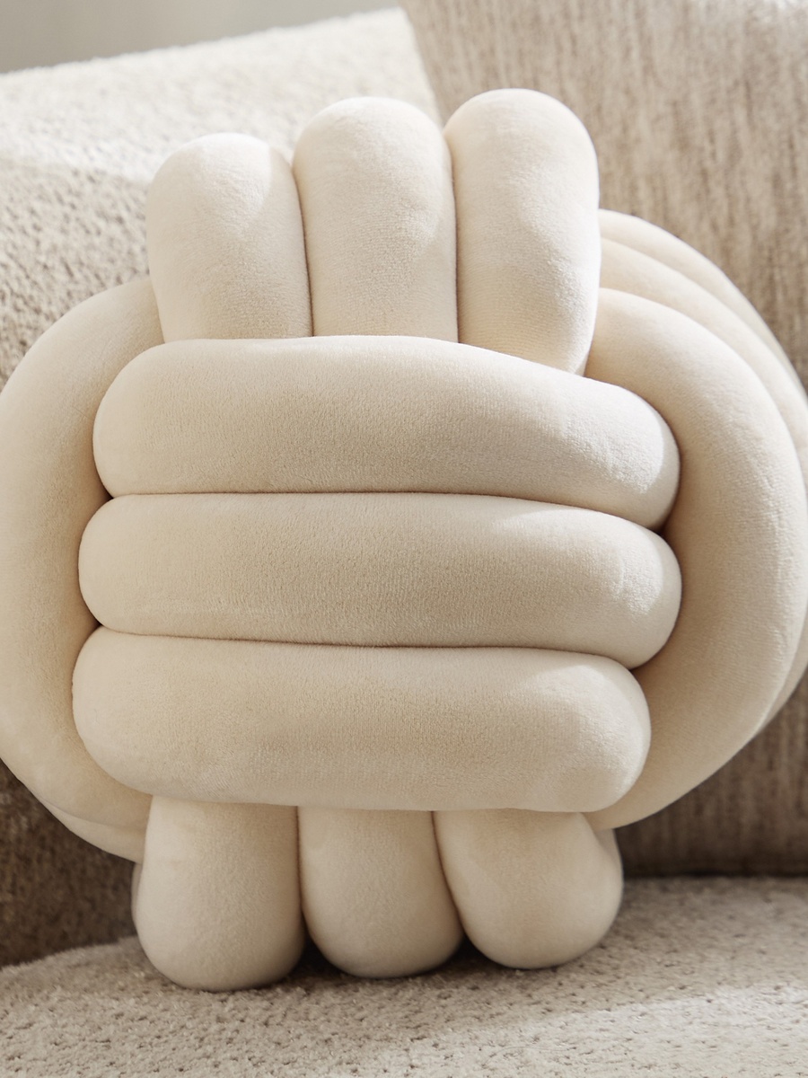 Cushy Loft Knot Cushion - 28 cm
