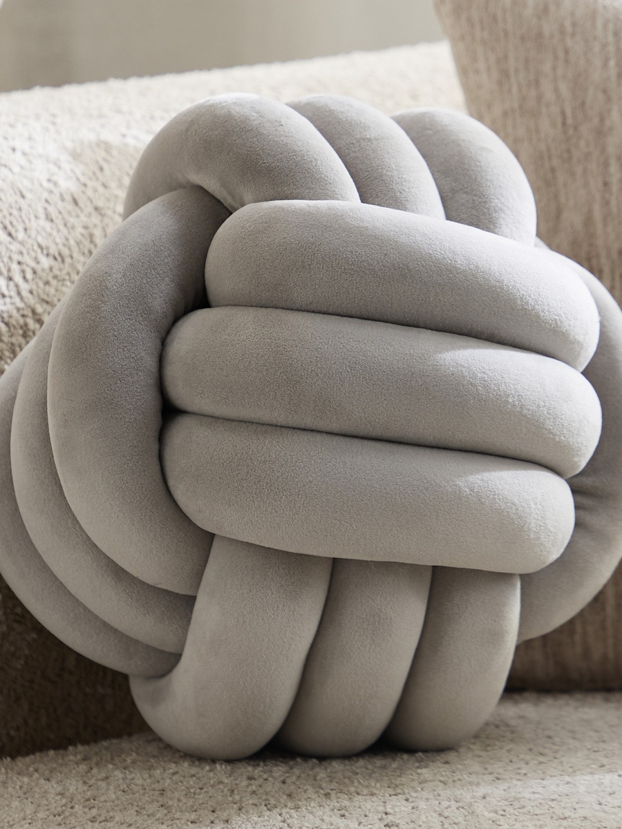 Cushy Loft Knot Cushion - 28 cm