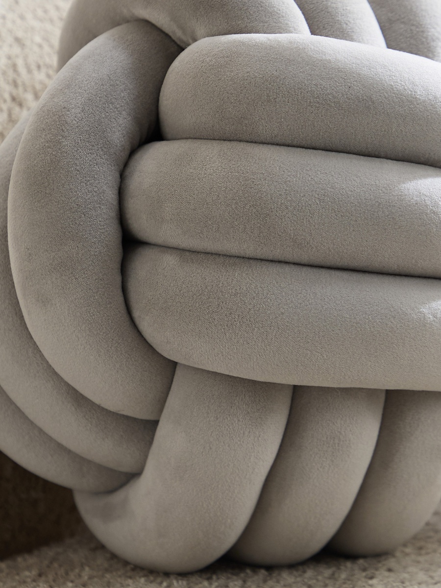 Cushy Loft Knot Cushion - 28 cm
